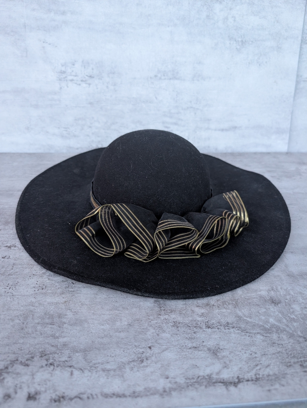 Liz Claiborne Black Gold Derby Hat Felt Dressy